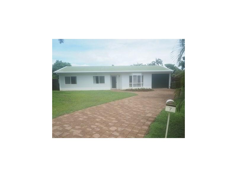 7 Granadilla Street, Holloways Beach QLD 4878