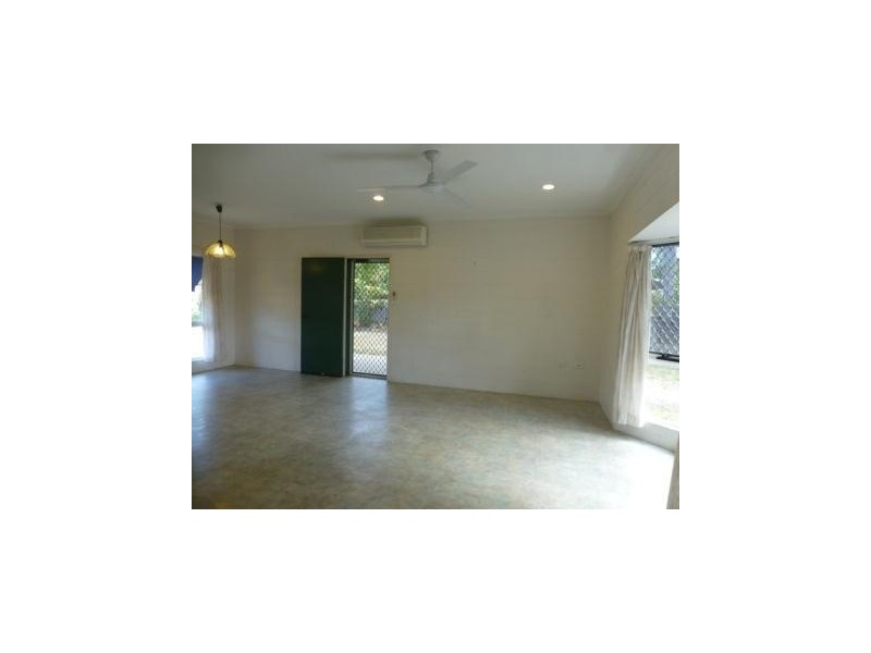 7 Granadilla Street, Holloways Beach QLD 4878