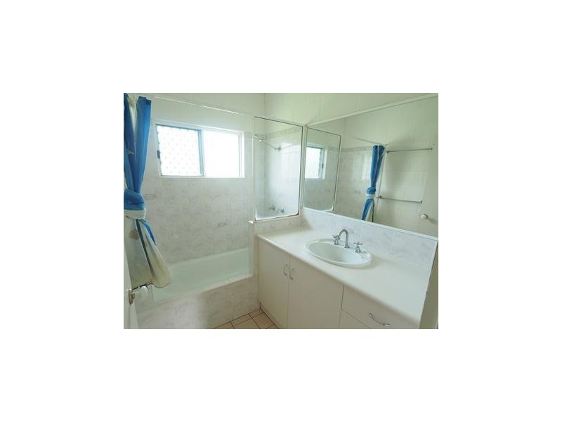 7 Granadilla Street, Holloways Beach QLD 4878