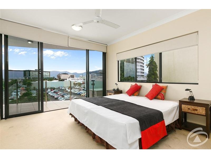 401/2-4 Lake Street, Cairns City QLD 4870