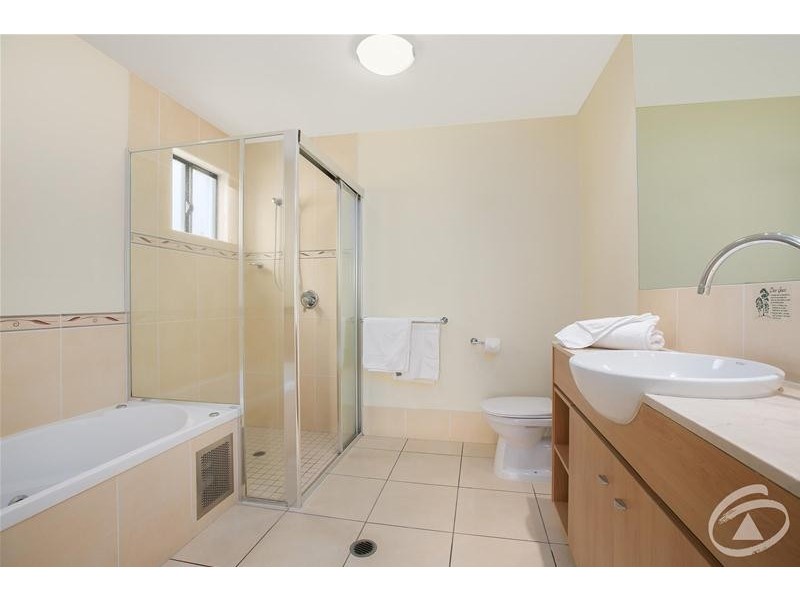 401/2-4 Lake Street, Cairns City QLD 4870