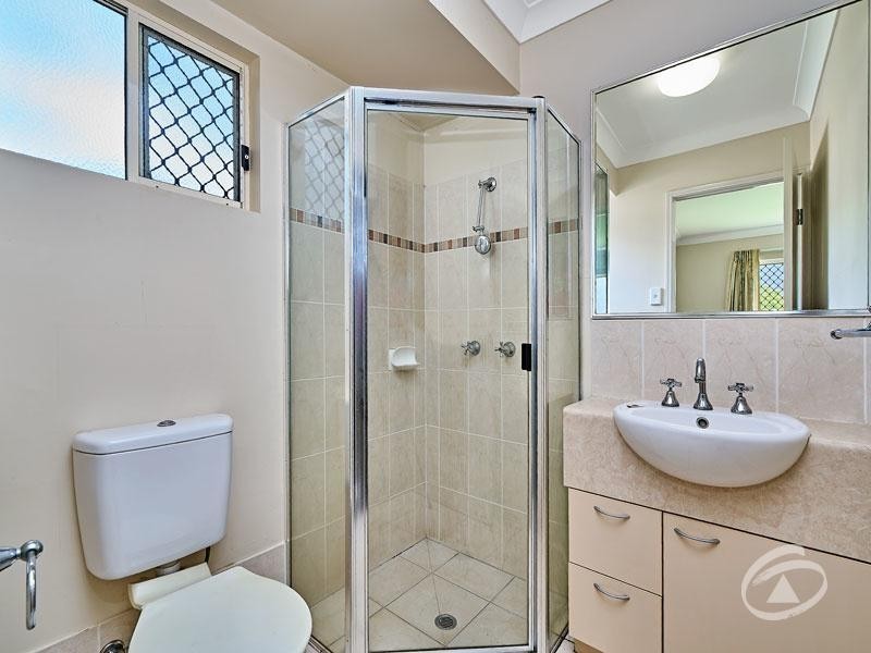 8 Mayne Street, Bentley Park QLD 4869