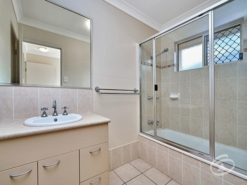 8 Mayne Street, Bentley Park QLD 4869