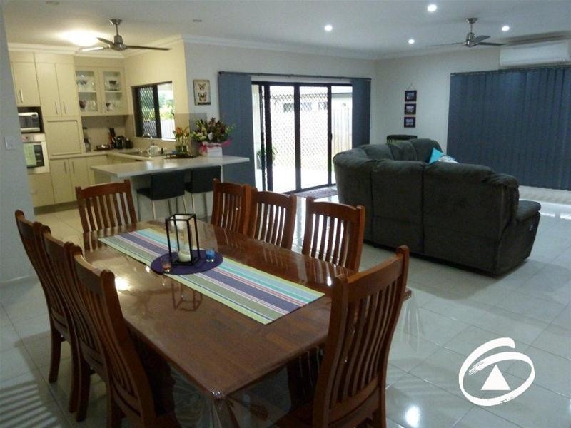 24 Rainbow Street, Kanimbla QLD 4870