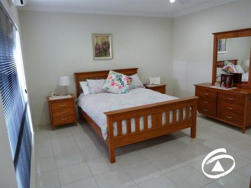 24 Rainbow Street, Kanimbla QLD 4870