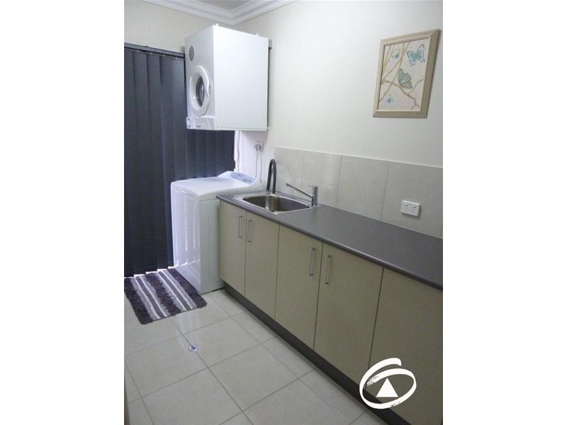 24 Rainbow Street, Kanimbla QLD 4870