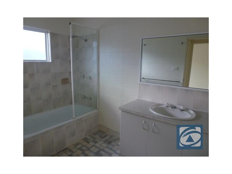 8 Mangano Close, Brinsmead QLD 4870