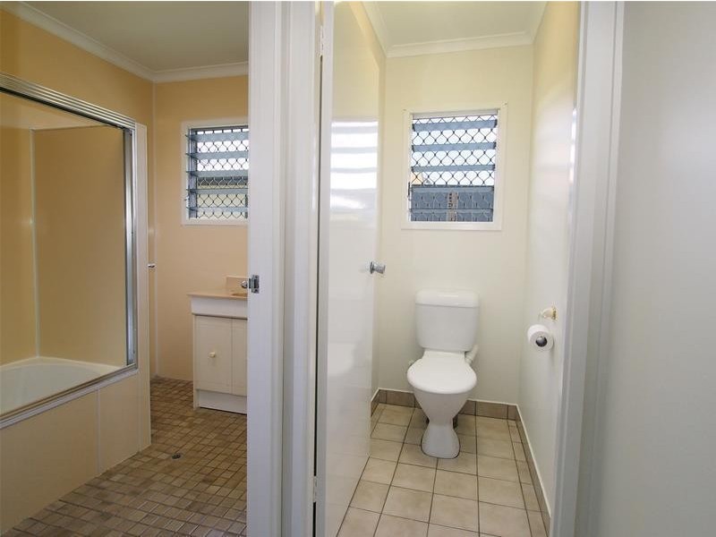 11 Maina Street, Woree QLD 4868