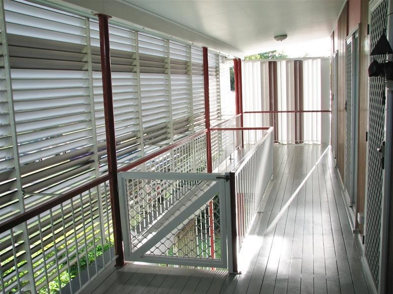 4 Elmire Close, Westcourt QLD 4870