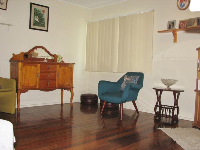 4 Elmire Close, Westcourt QLD 4870