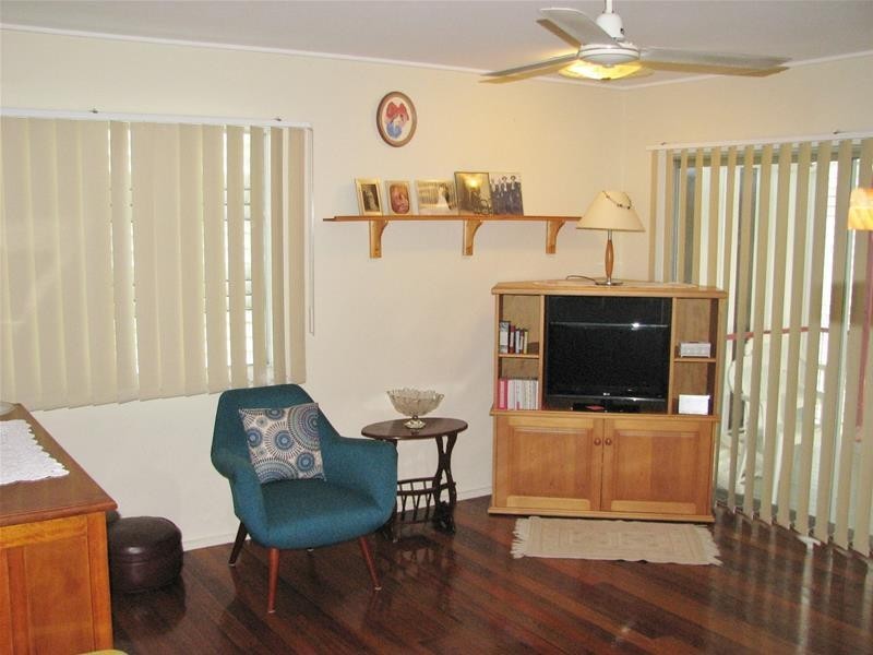 4 Elmire Close, Westcourt QLD 4870