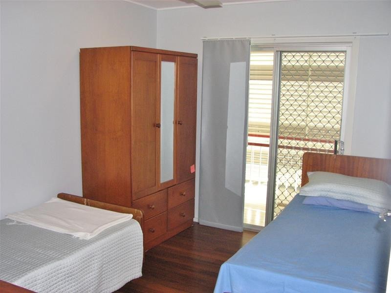 4 Elmire Close, Westcourt QLD 4870