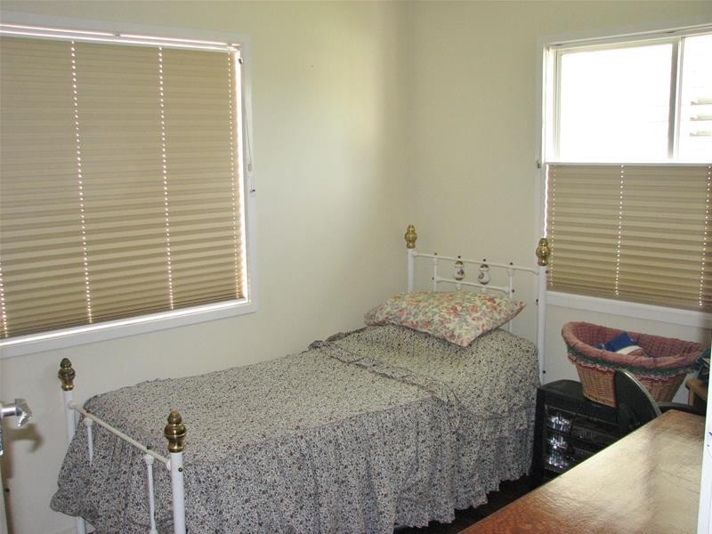 4 Elmire Close, Westcourt QLD 4870