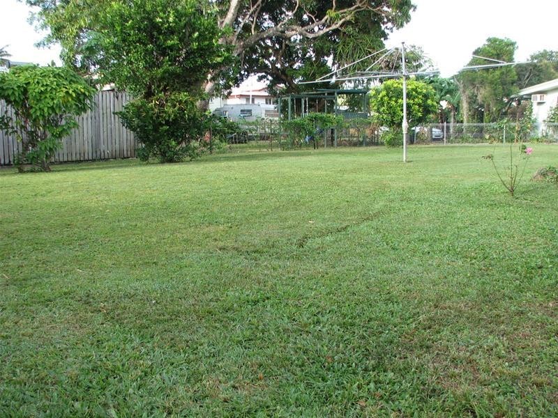 4 Elmire Close, Westcourt QLD 4870