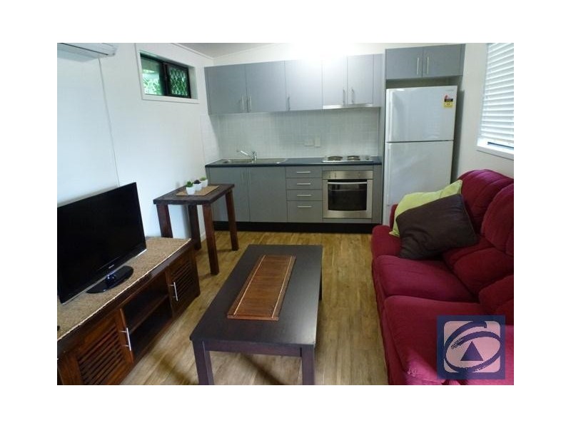 52 Waite  Street, Machans Beach QLD 4878