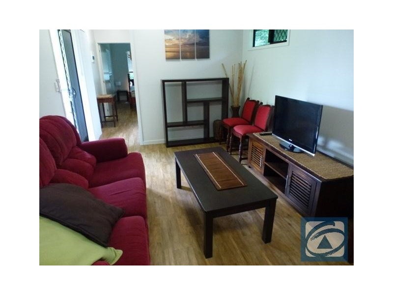 52 Waite  Street, Machans Beach QLD 4878