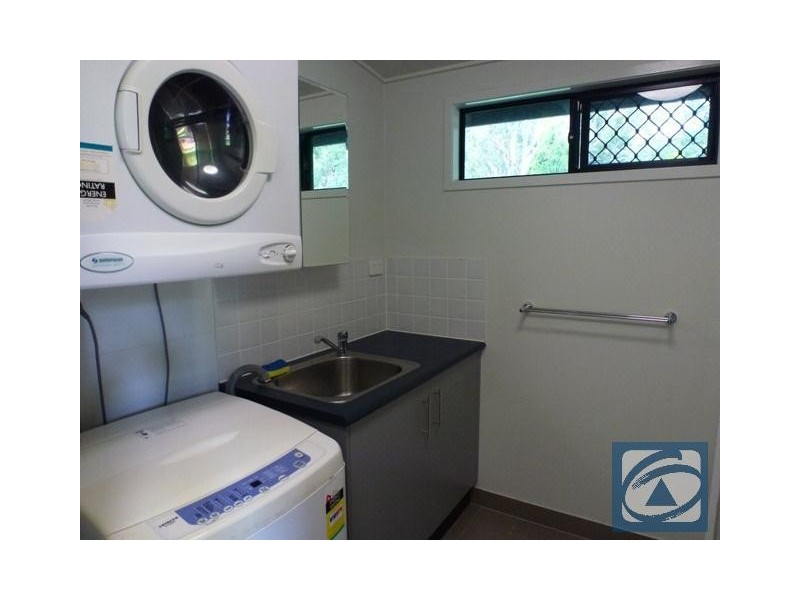 52 Waite  Street, Machans Beach QLD 4878