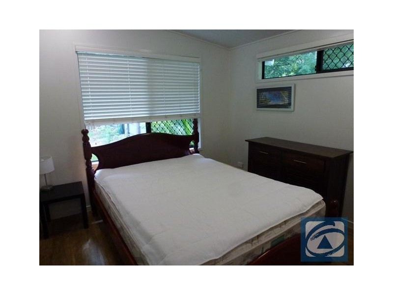 52 Waite  Street, Machans Beach QLD 4878