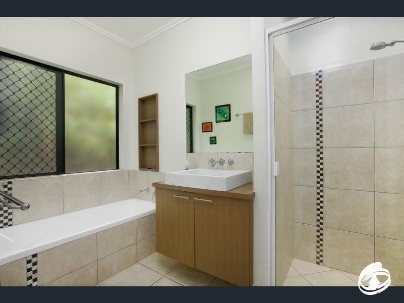 3 Ellie Banning Close, Redlynch QLD 4870