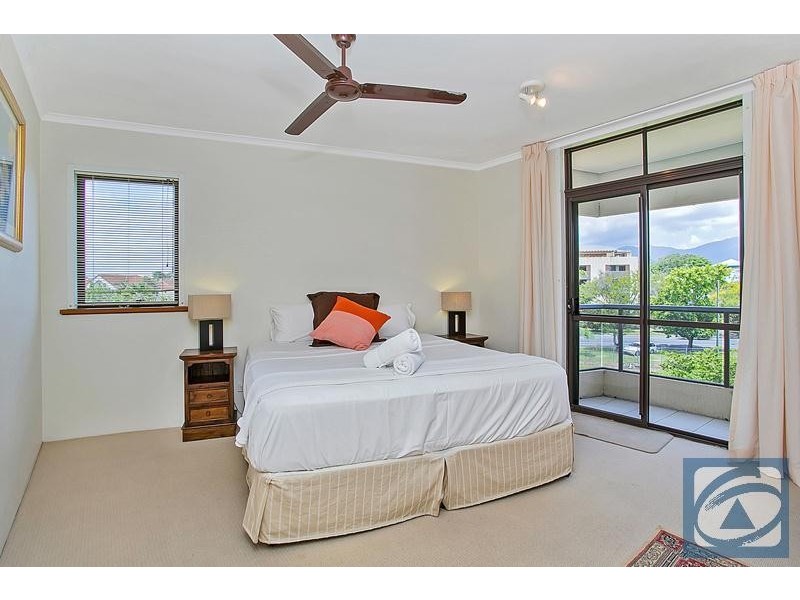 9/281 The Esplanade, Cairns North QLD 4870