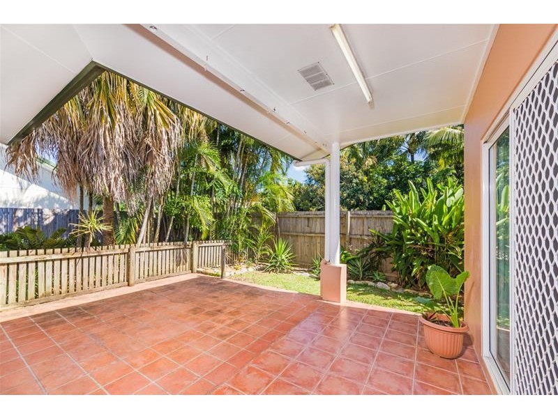 4/2 Ingham Court, Mooroobool QLD 4870