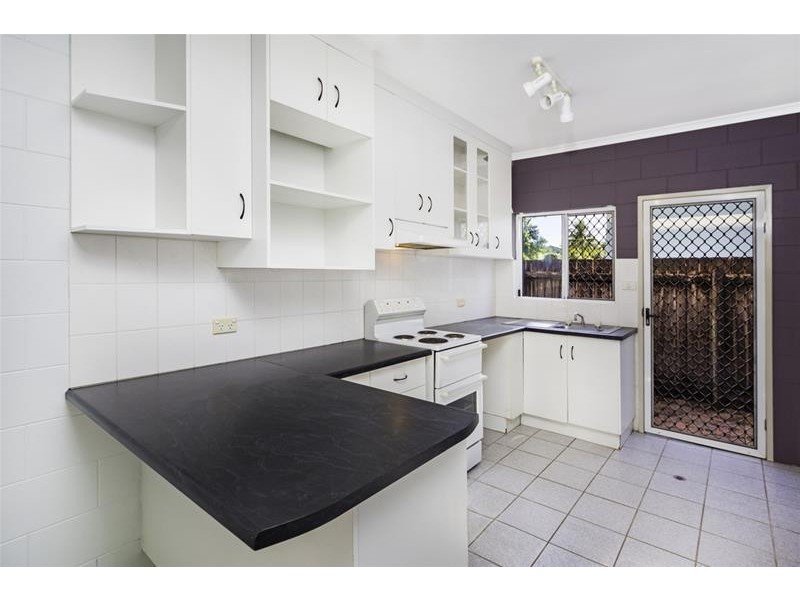4/2 Ingham Court, Mooroobool QLD 4870