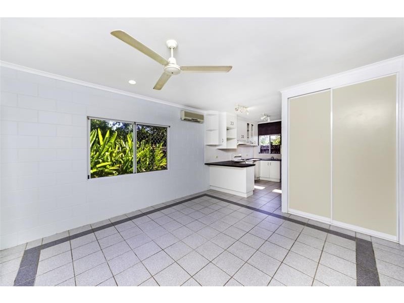 4/2 Ingham Court, Mooroobool QLD 4870