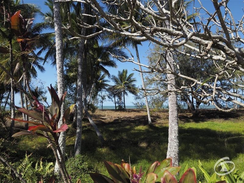 6 Coconut Street, Holloways Beach QLD 4878