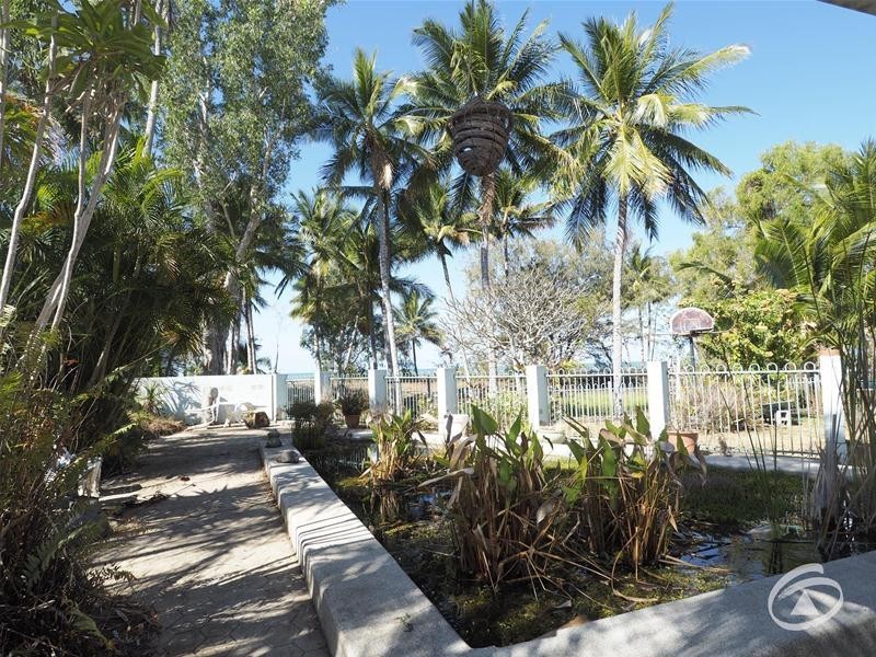 6 Coconut Street, Holloways Beach QLD 4878