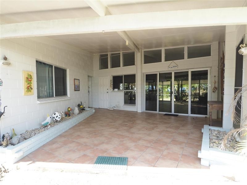 6 Coconut Street, Holloways Beach QLD 4878