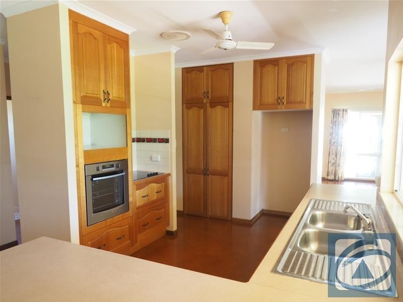 13 Makoo Close, White Rock QLD 4868