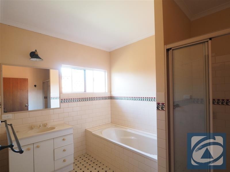 13 Makoo Close, White Rock QLD 4868