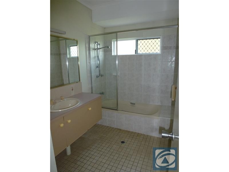 8 Loridan Drive, Brinsmead QLD 4870