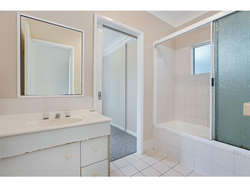 Bentley Park QLD 4869