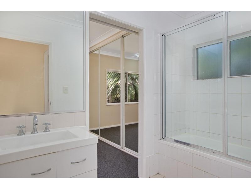 Bentley Park QLD 4869