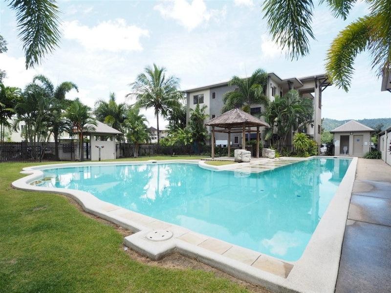 202/2-8 Centenary Close, Manoora QLD 4870