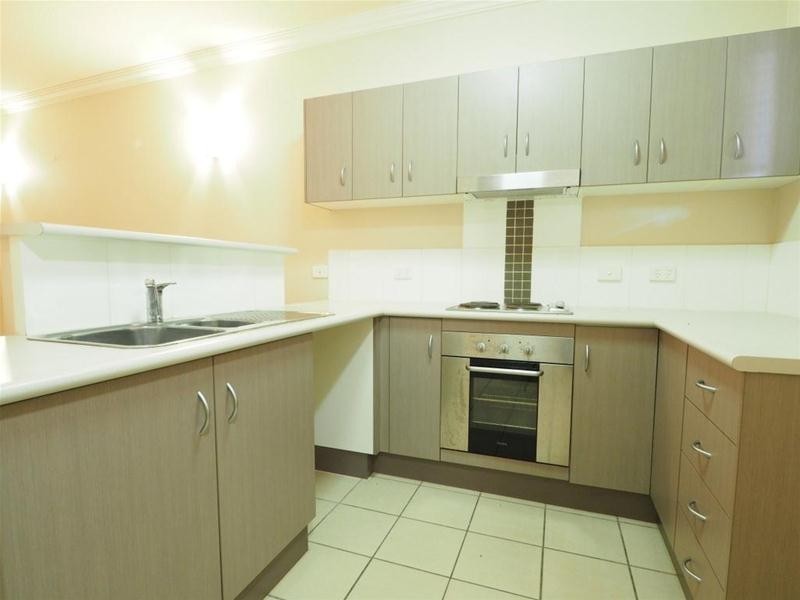 202/2-8 Centenary Close, Manoora QLD 4870