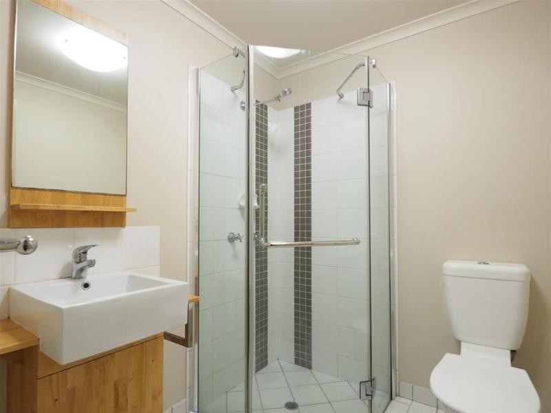 202/2-8 Centenary Close, Manoora QLD 4870