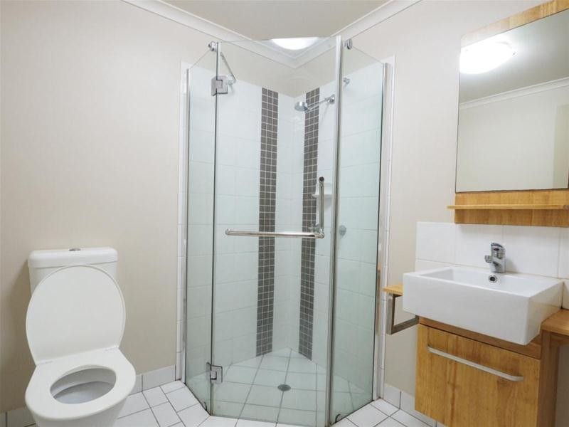 202/2-8 Centenary Close, Manoora QLD 4870