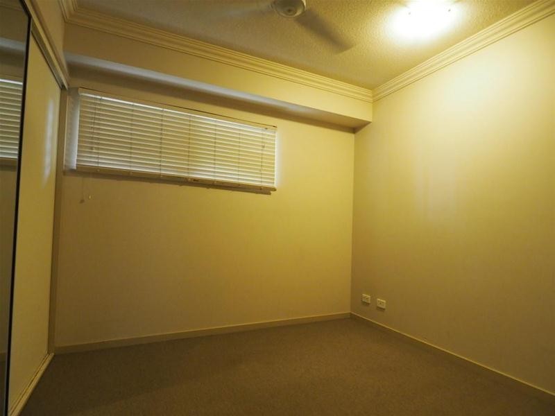 202/2-8 Centenary Close, Manoora QLD 4870