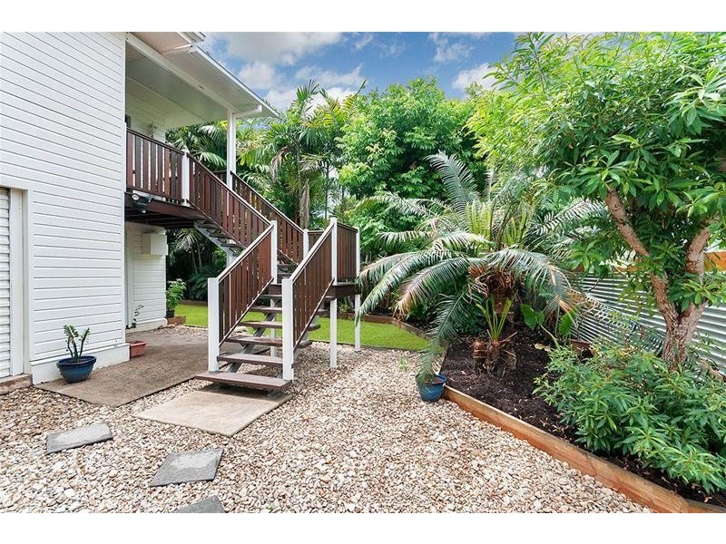 6 Draper Place, Whitfield QLD 4870