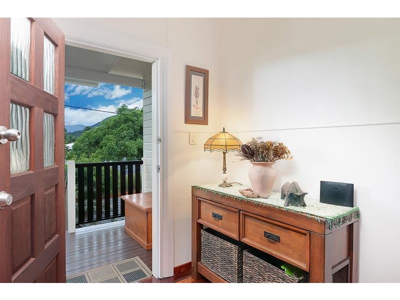 6 Draper Place, Whitfield QLD 4870