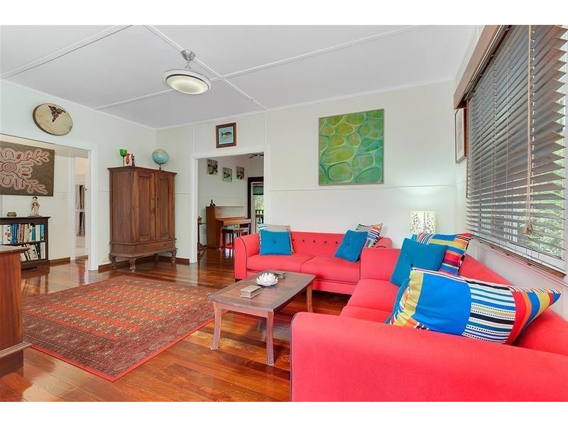 6 Draper Place, Whitfield QLD 4870