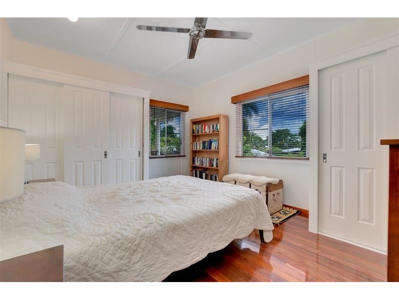 6 Draper Place, Whitfield QLD 4870