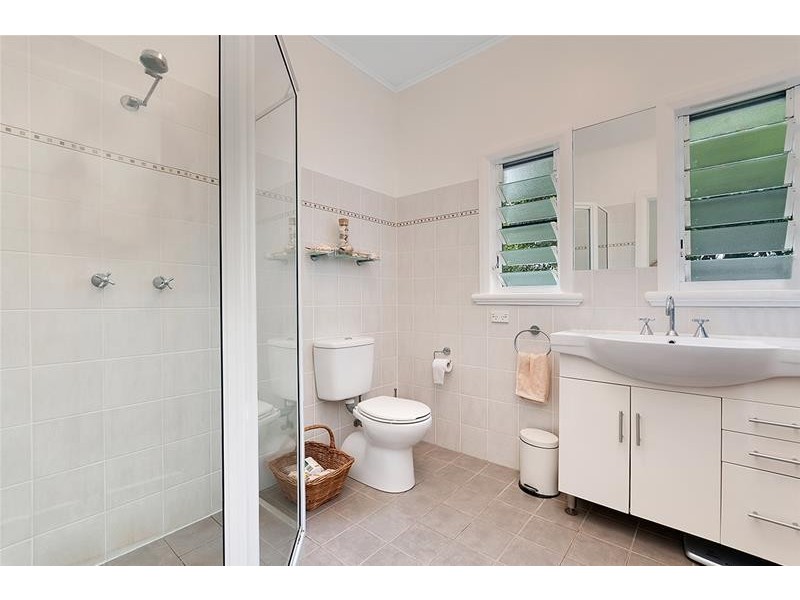 6 Draper Place, Whitfield QLD 4870