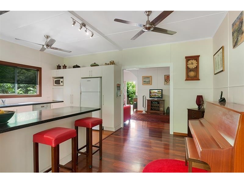 6 Draper Place, Whitfield QLD 4870