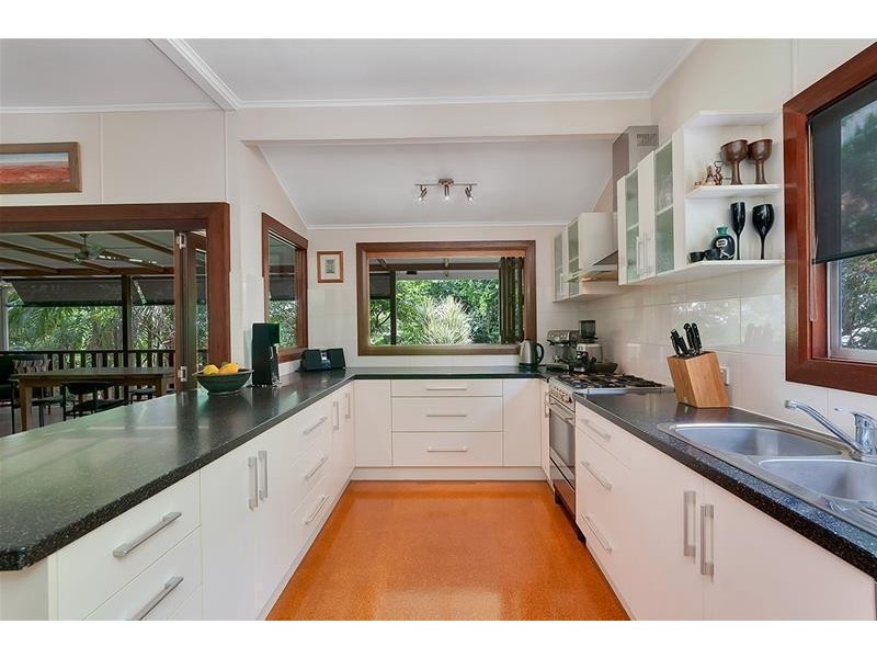 6 Draper Place, Whitfield QLD 4870