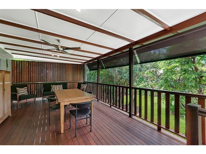 6 Draper Place, Whitfield QLD 4870