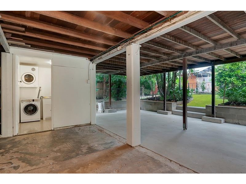 6 Draper Place, Whitfield QLD 4870