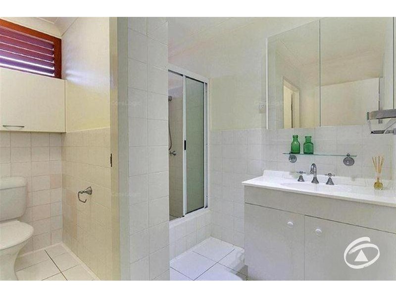 2/1 Sandown Close, Woree QLD 4868